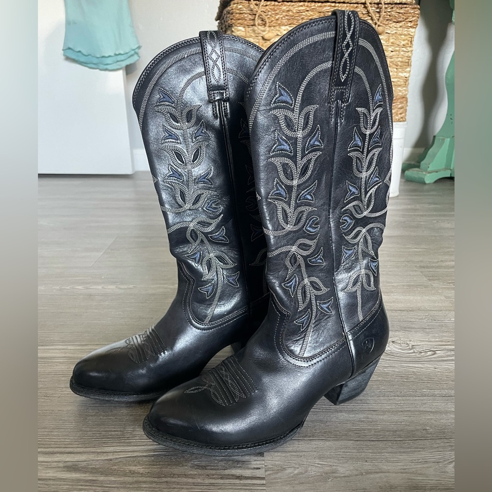 Ariat cowgirl boots
